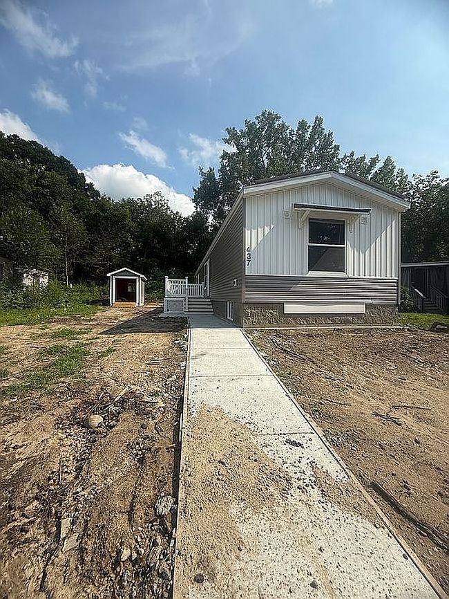 Photo of 437 Cedar Ter