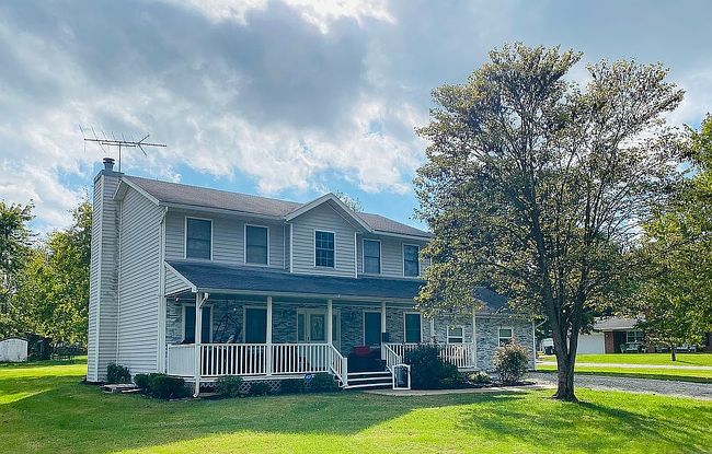 Photo of 1002 South St, New Athens, IL