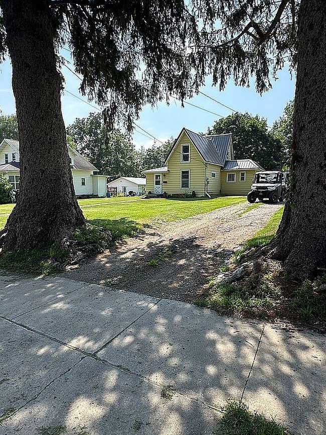 Photo of 602 2nd St Nw, Waukon, IA