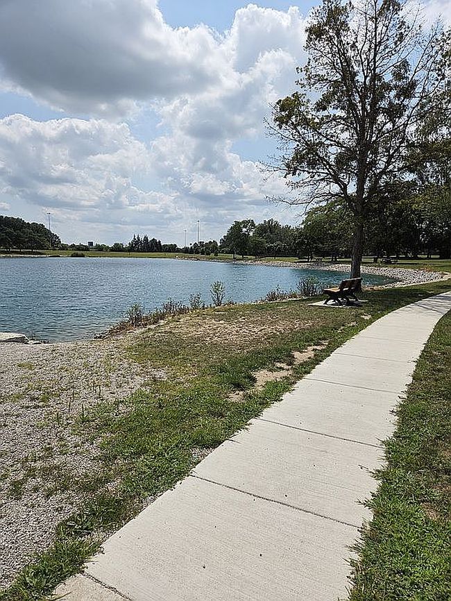 Photo of 23 Meadowpond Dr, Perrysburg, OH