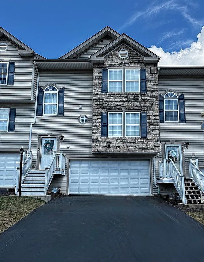 Photo of 227 Manor View Dr, Manor, PA