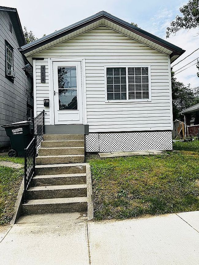 Photo of 710 N Freedom Ave, Alliance, OH