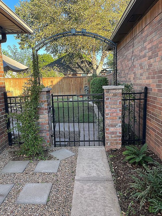 Image of 3313 Pinehurst Dr