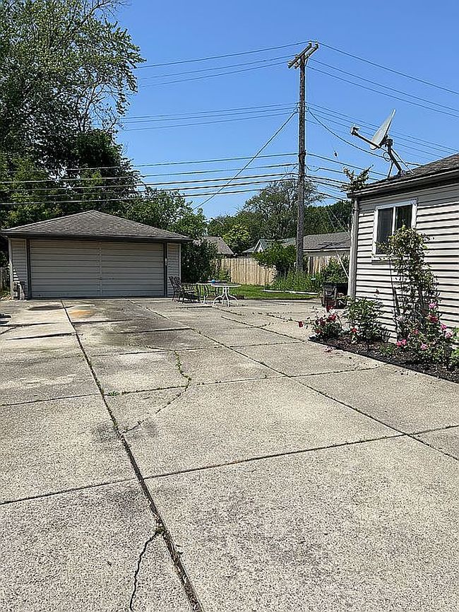 Additional photo 2 of property located at 28001 Elba St