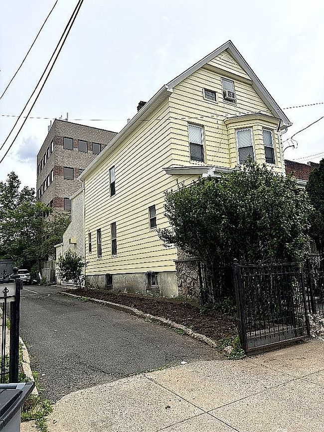 Photo of 11 Reid St, Elizabeth, NJ
