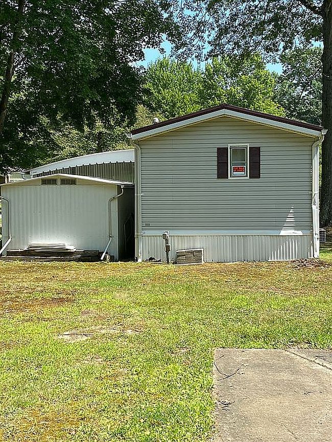 Photo of 91 Brook Dr, Brookfield, OH