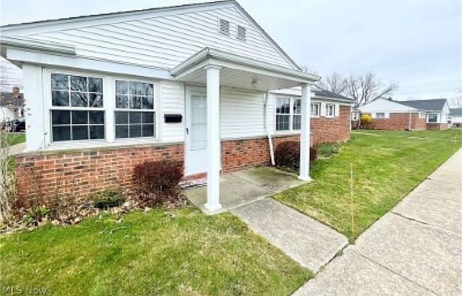 Photo of 235 E 235th St #136, Euclid, OH