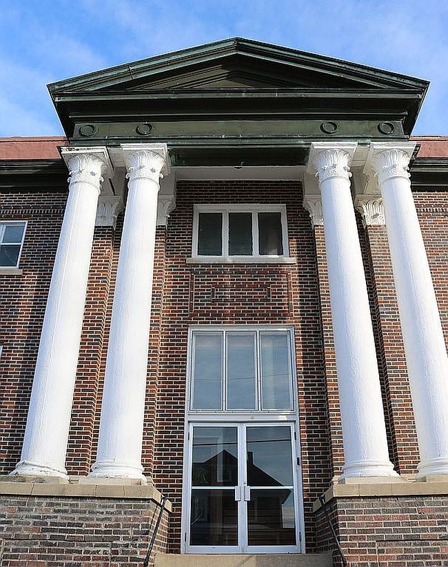 Image of 300 E 2nd St