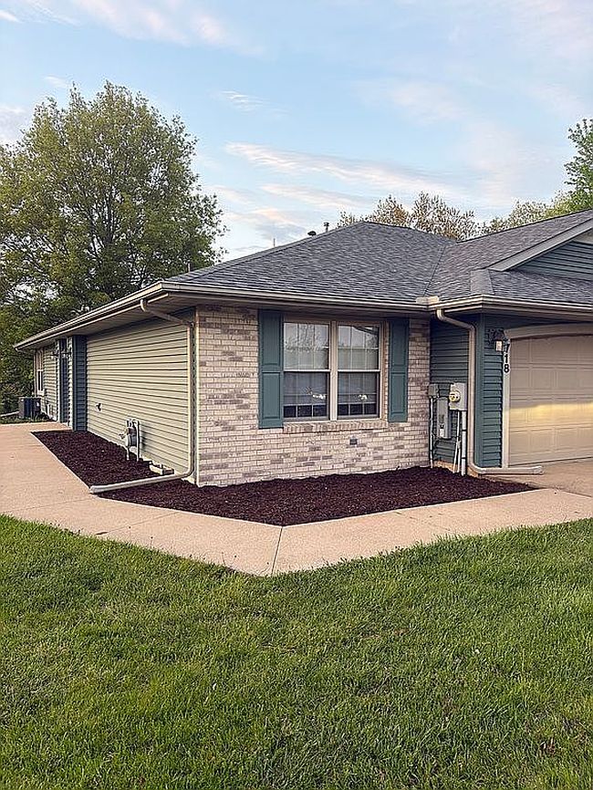 Photo of 718 E Iniversity Dr