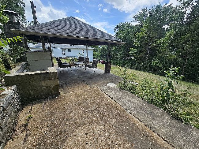 Photo of 101 N Lake Dr, Hillsboro, MO