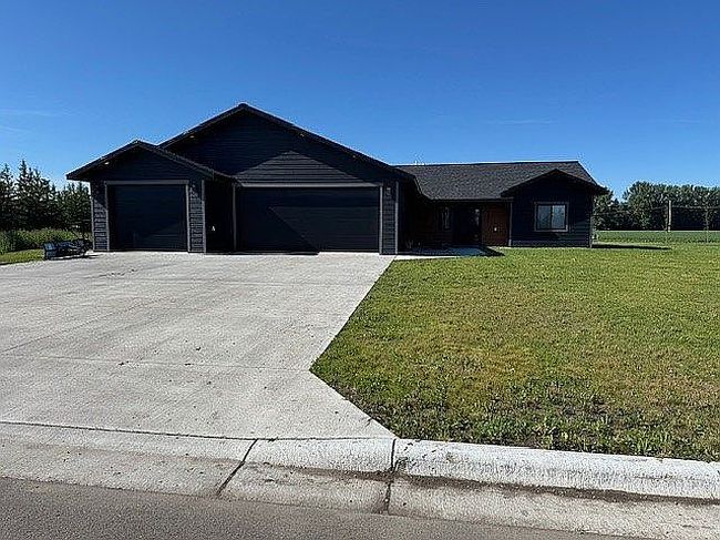 108 Tamarack Dr Se, Roseau, MN