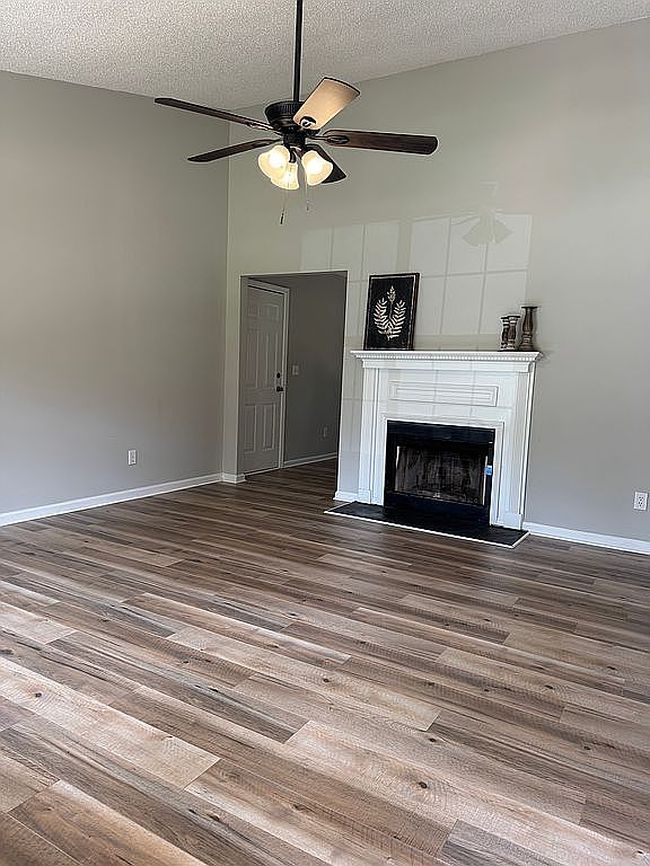 Photo of 127 Lake Forest Dr, Jackson, GA