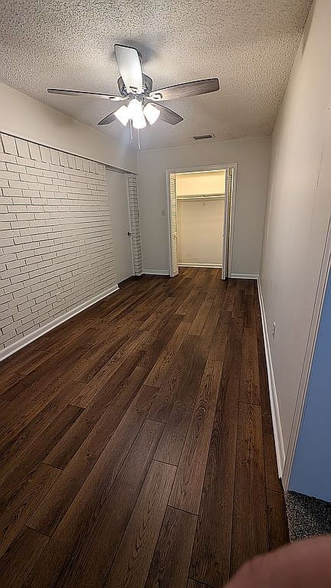 Image of 201 Rolling Meadow Ln