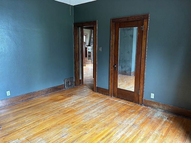 Image of 305 E 5th St