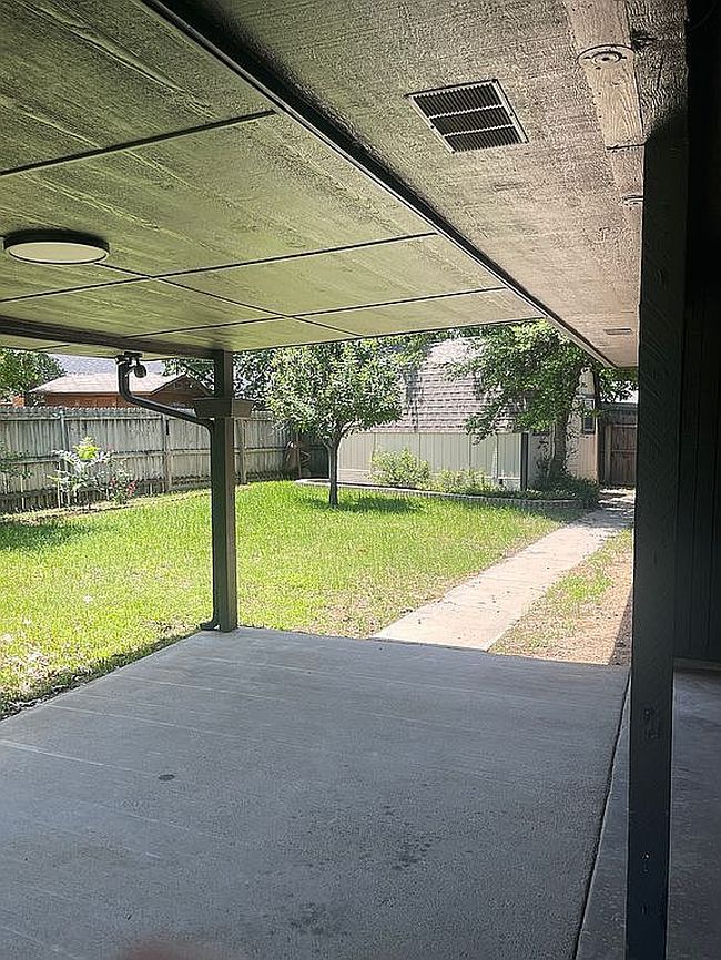 Image of 104 Camelot Ct