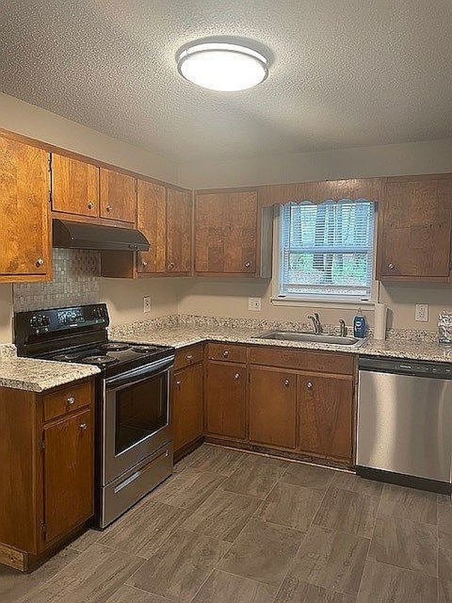 Photo of 114 Claire Dr, Carrollton, GA