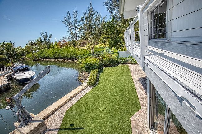 Image of 2120 S Bayshore Dr