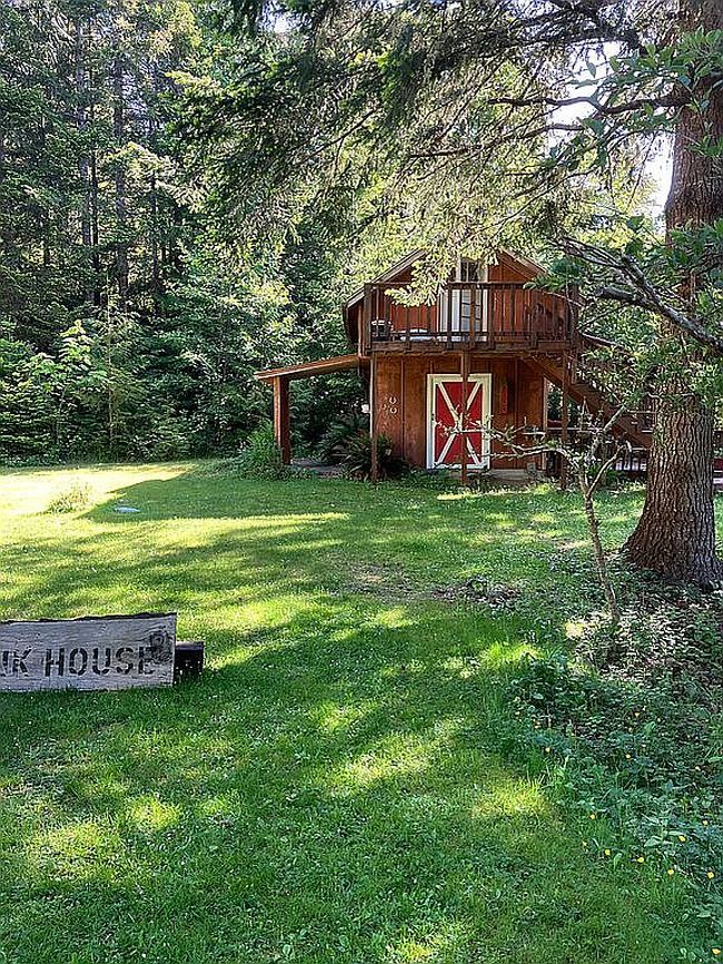 Photo of 394 Green Mountain Ln, Brinnon, WA