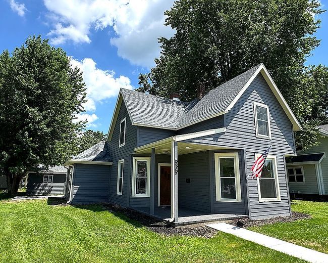 Photo of 535 S Bluff St, Monticello, IN