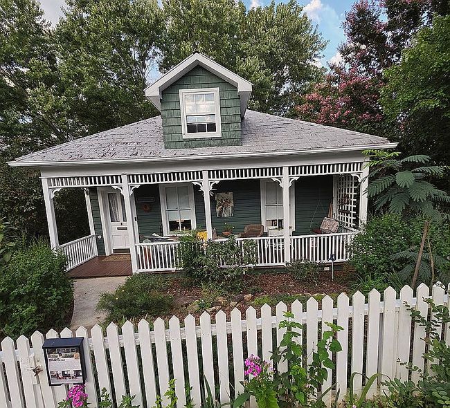 Photo of 415 S Poplar St