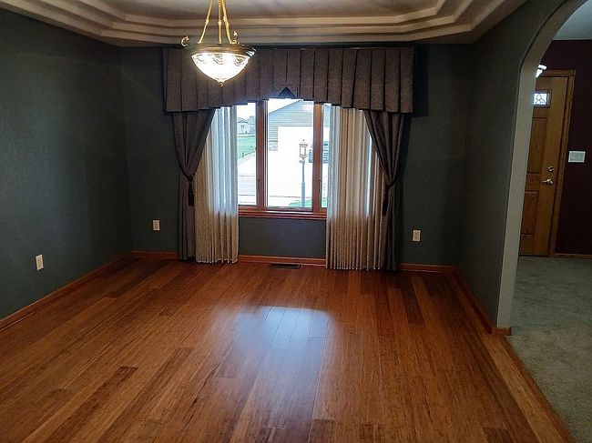 Photo of 802 S 4th St, Parkston, SD