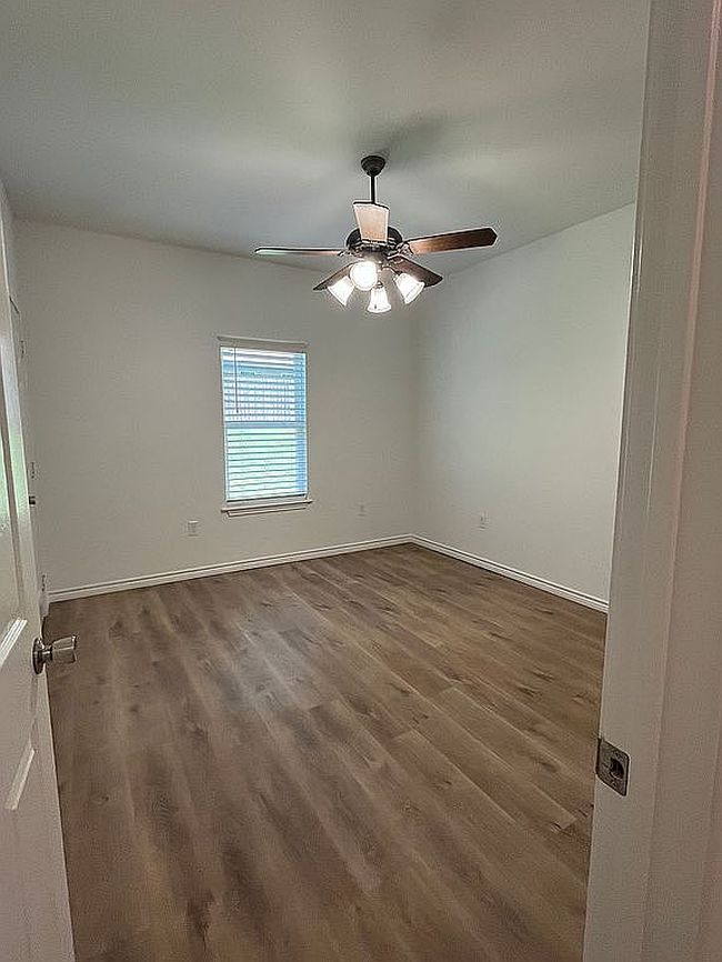 Photo of 129 E Miller St, Gladewater, TX
