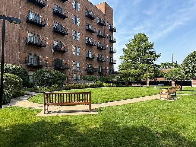 Photo of 1000 E 53rd St Unit 511, Chicago, IL