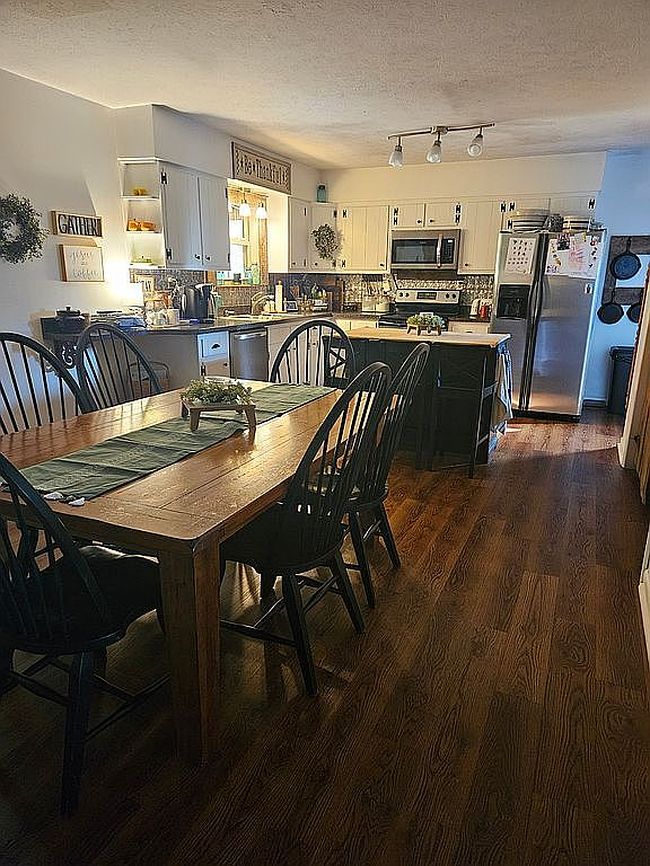 Photo of 3902 Poca River Rd S, Poca, WV
