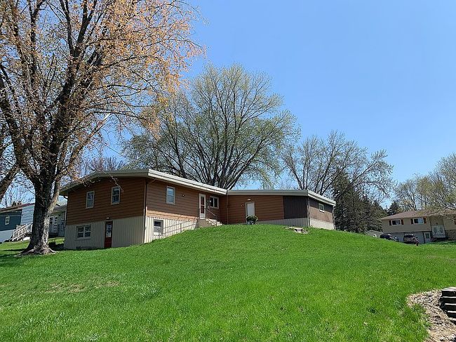 Image of 207 E Douglas Ave