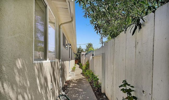 Image of 3271 Alma St
