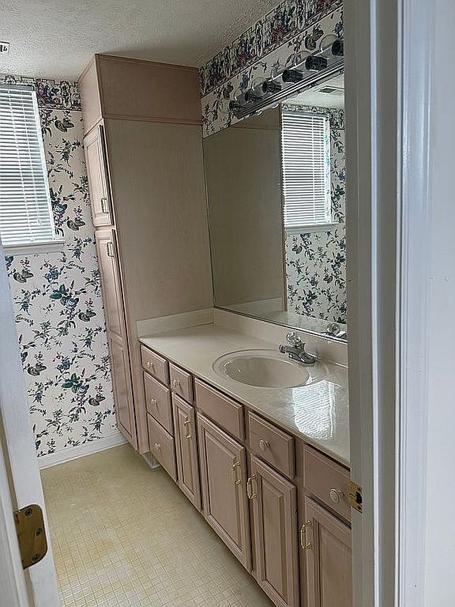 Photo of 592 Leston Gilbert Dr, Kernersville, NC