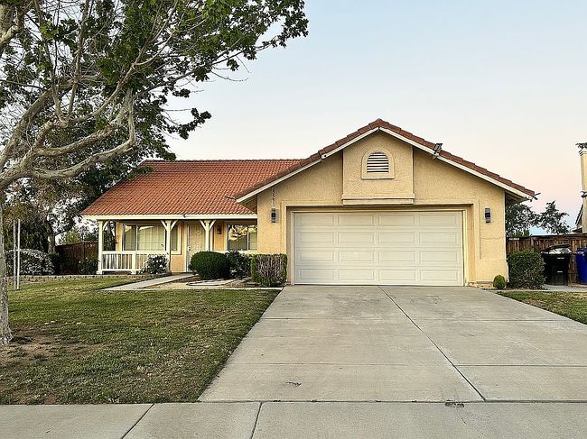 Photo of 15591 Amber Pointe Dr, Victorville, CA