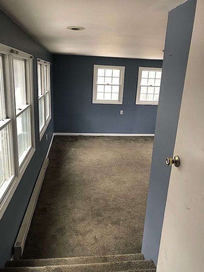 Photo of 524 W Lake Lansing Rd, East Lansing, MI