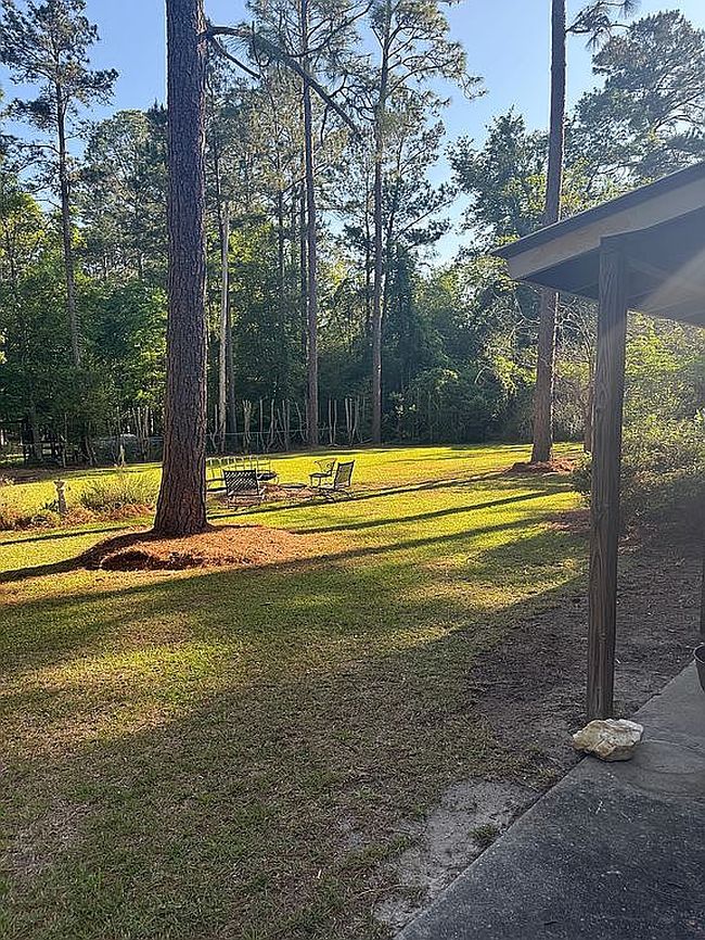 Image of 604 Honeysuckle Ln