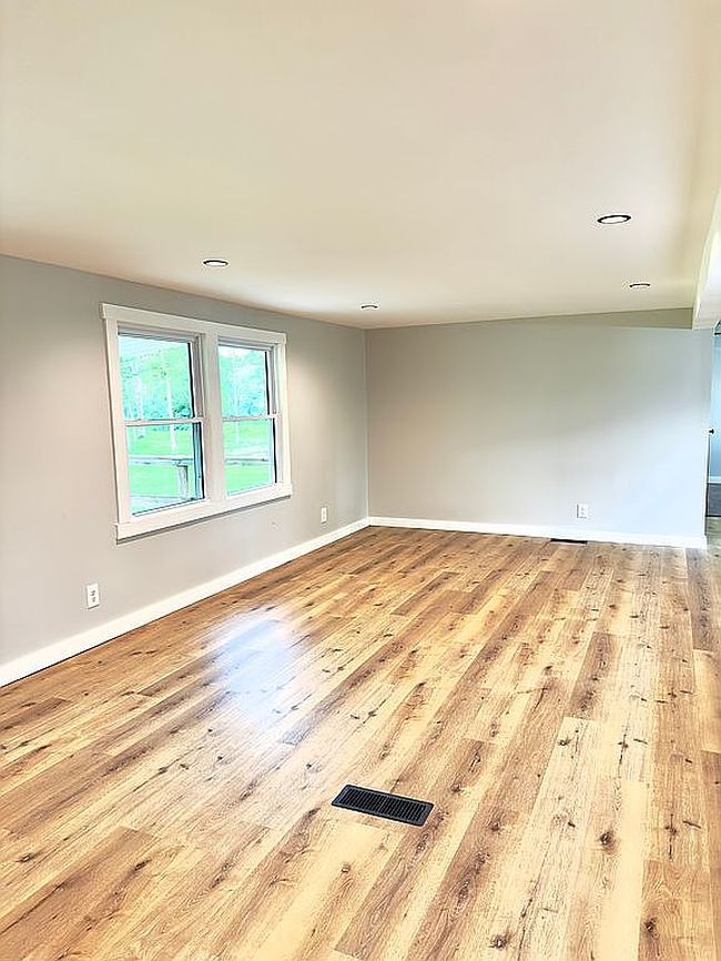 Photo of 552 County Road 1900 E, Fairfield, IL