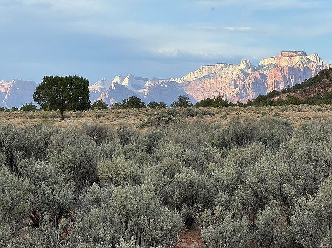 Photo of 465 W Daybreak Mesa Dr, Apple Valley, UT