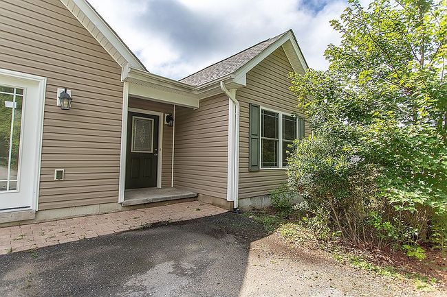 Photo of 1060 Jennys Creek Rd, Roseland, VA