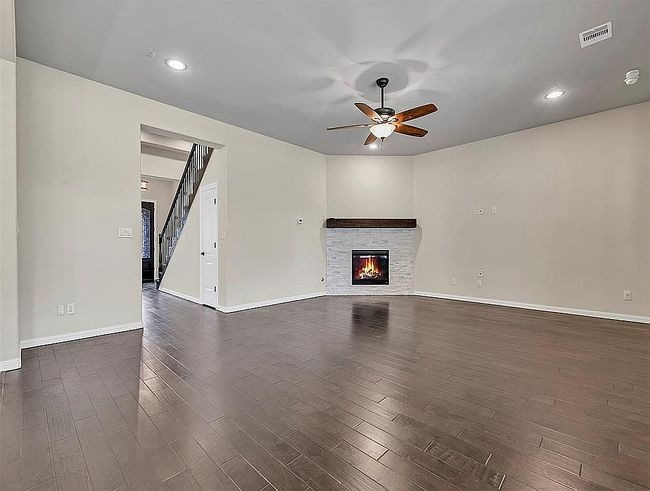 Photo of 8422 Horsepen Bend Dr, Conroe, TX