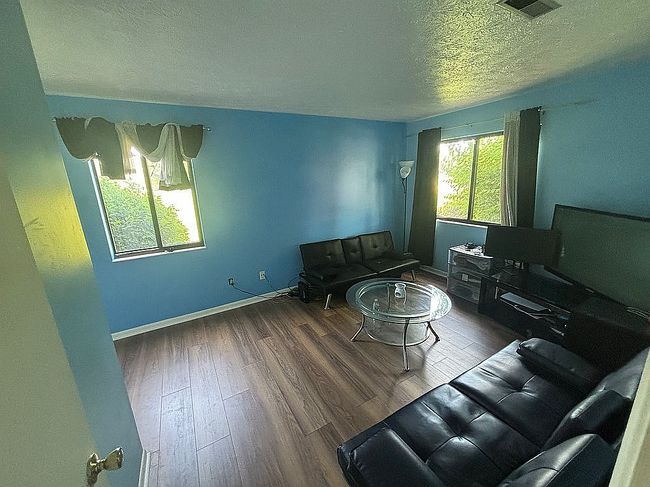 Image of 4540 Village Ct #3