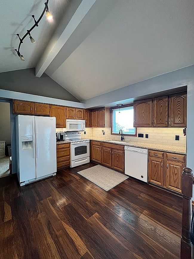 Additional photo 1 of property located at 1813 N 159th St