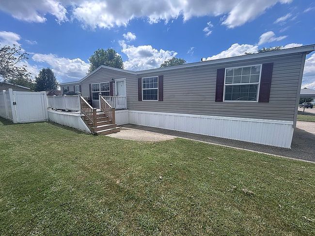 Photo of 1800 Illini Dr, Evansville, IN