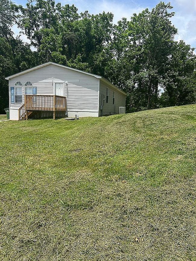 Photo of 1122 Viewland Ave, Mount Airy, NC