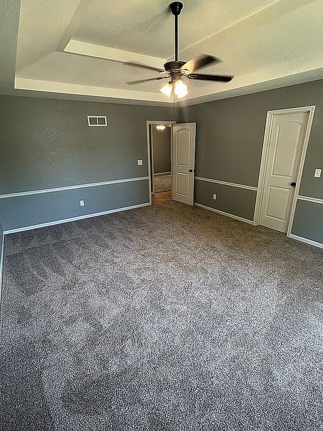 Photo of 629 Ne Adams Dr, Lees Summit, MO