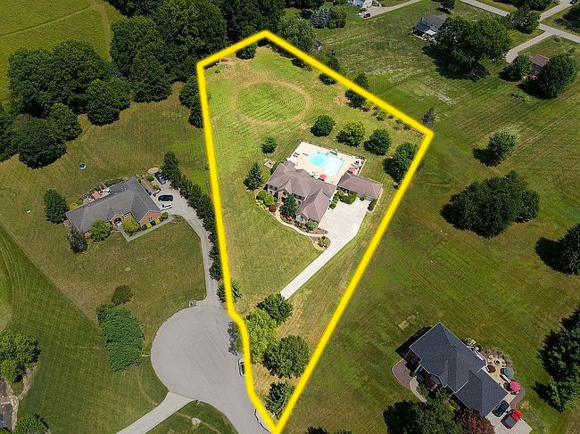 Photo of 950 Country Manor Dr, North Lima, OH