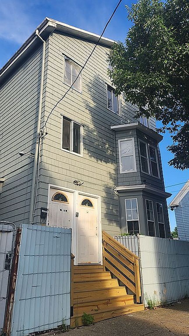 Photo of 13 Esten St