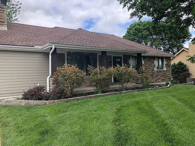 Image of 902 Lake Manor Dr