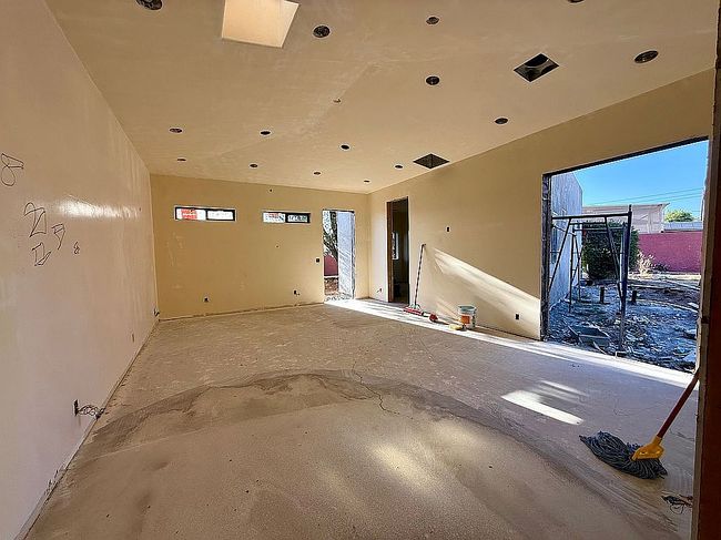 Image of 6002 E Voltaire Ave