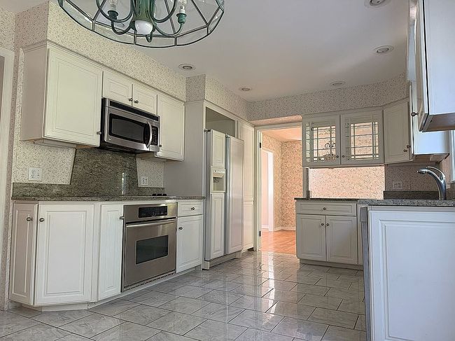 Photo of 20 Oakwood Dr