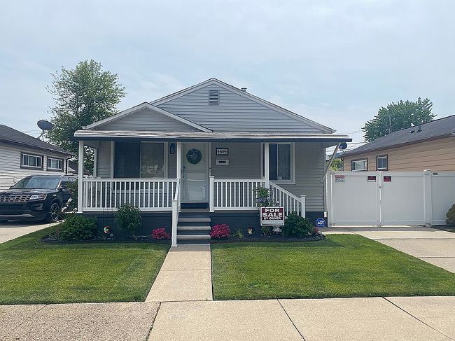 Photo of 1571 University Ave, Lincoln Park, MI