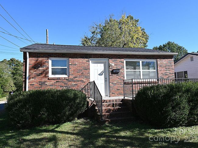 125 S Ervin Ave, Newton, NC